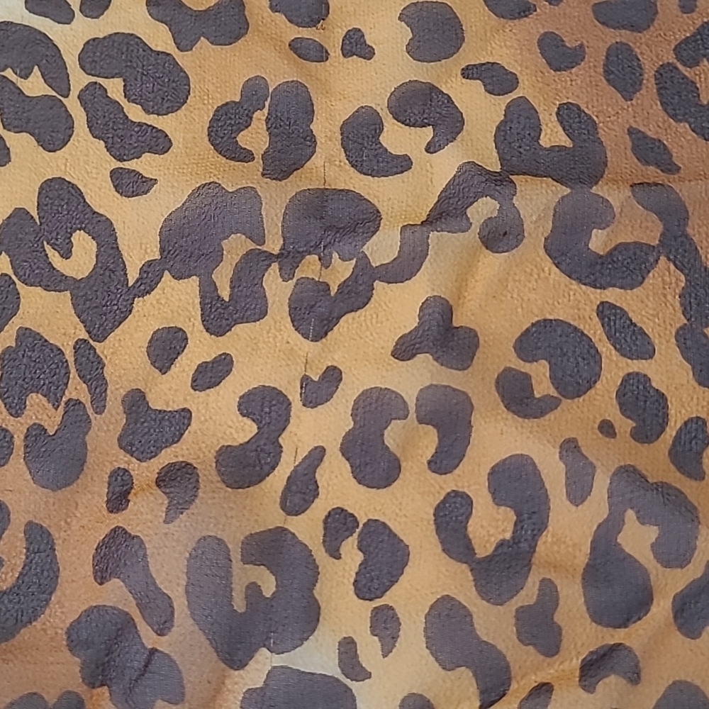 Henri Bendel Animal print square scarf - Picture 4 of 6